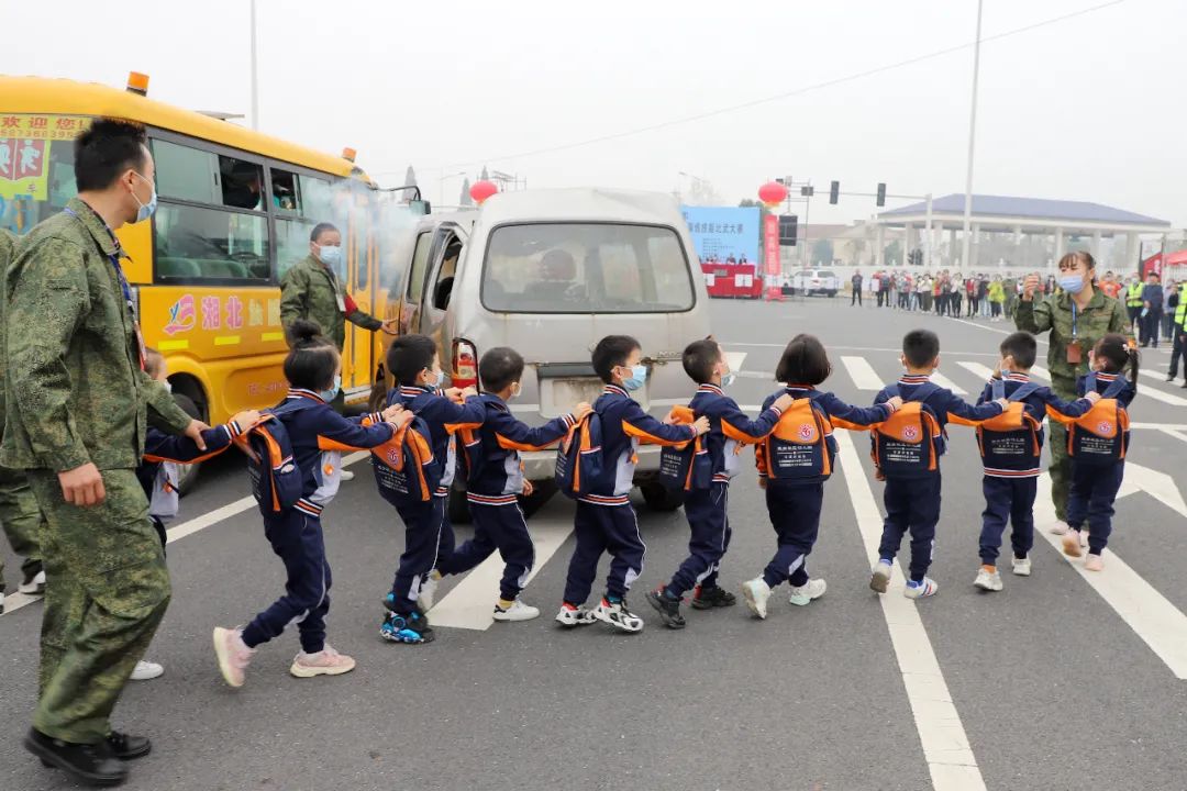 常德市湘北汽車運輸有限公司,常德包車客運,常德旅游服務(wù),校車服務(wù)