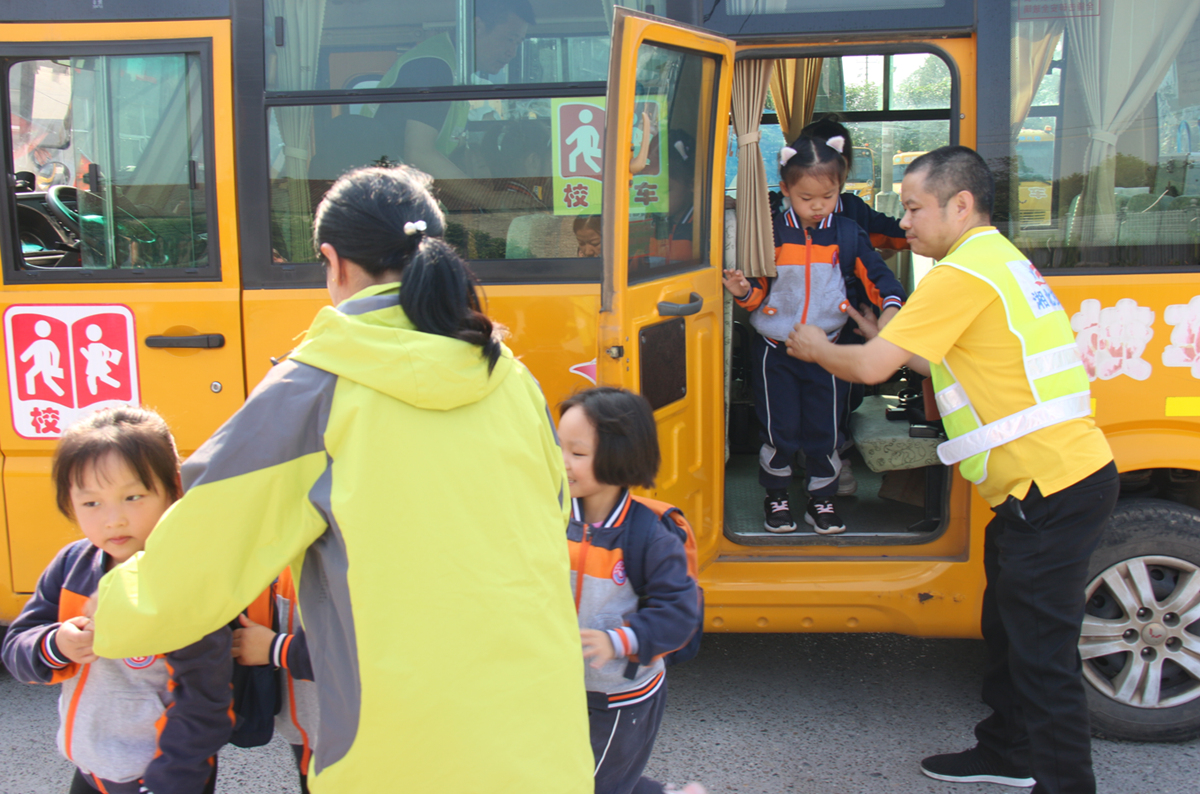 常德市湘北汽車運(yùn)輸有限公司,常德包車客運(yùn),常德旅游服務(wù),校車服務(wù)