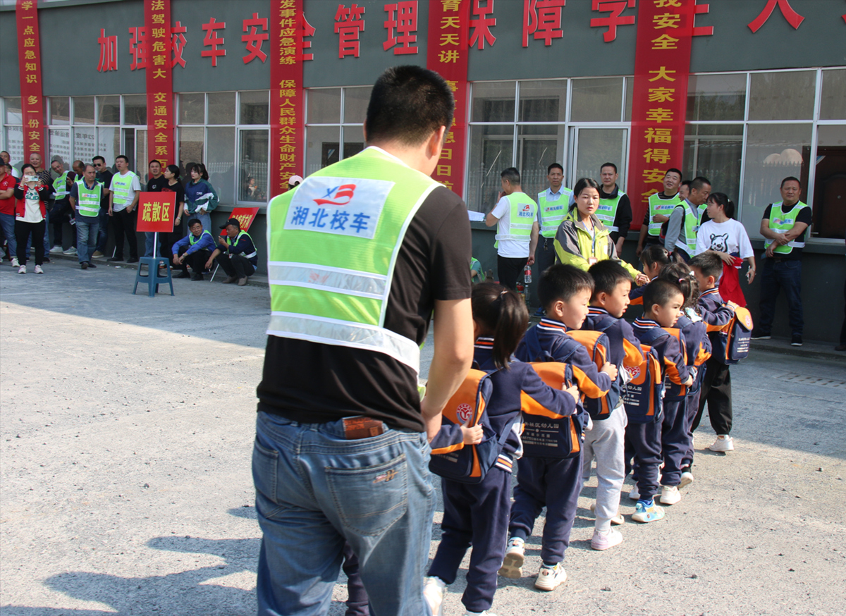 常德市湘北汽車運(yùn)輸有限公司,常德包車客運(yùn),常德旅游服務(wù),校車服務(wù)